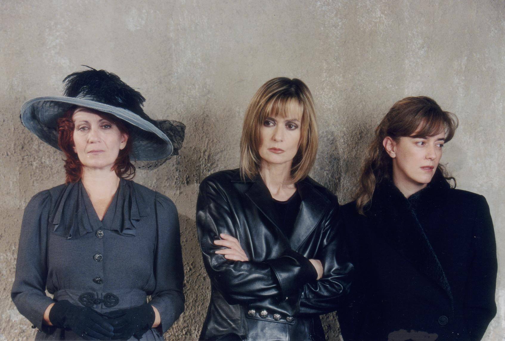 ΤΡΕΙΣ ΑΔΕΛΦΕΣ